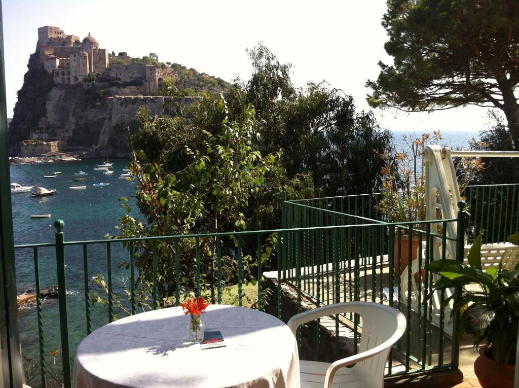 Hotel Villa Antonio Ischia Rum bild